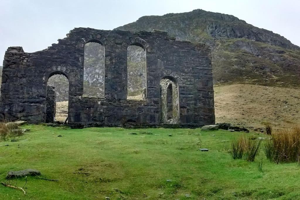 Ty Hen - Quirky Grade II Listed Cottage Blaenau Ffestiniog Eksteriør bilde