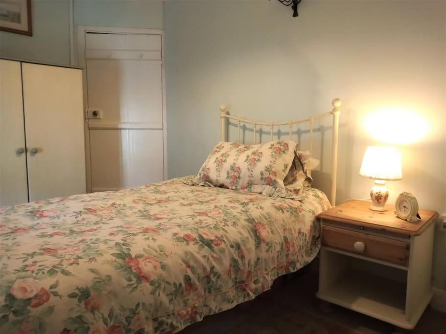 Ty Hen - Quirky Grade II Listed Cottage Blaenau Ffestiniog Eksteriør bilde